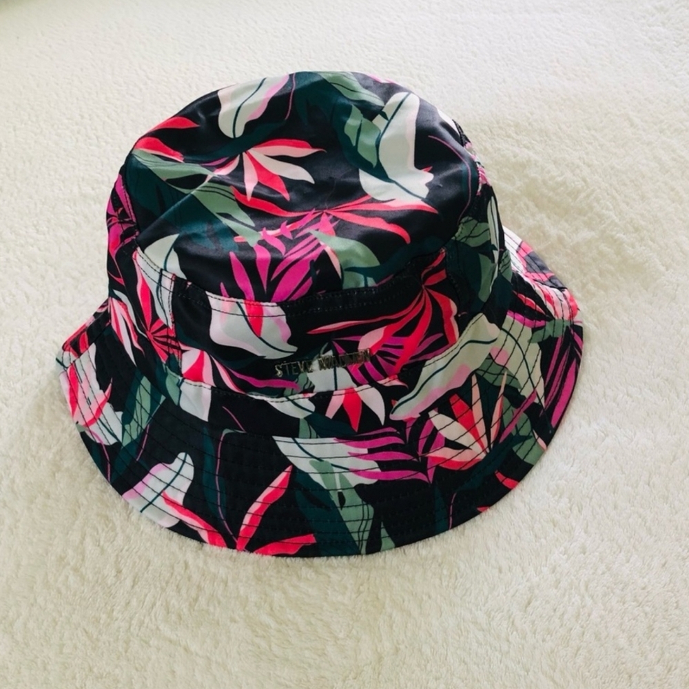New!!! Steve Madden Women's Floral Bucket Hat